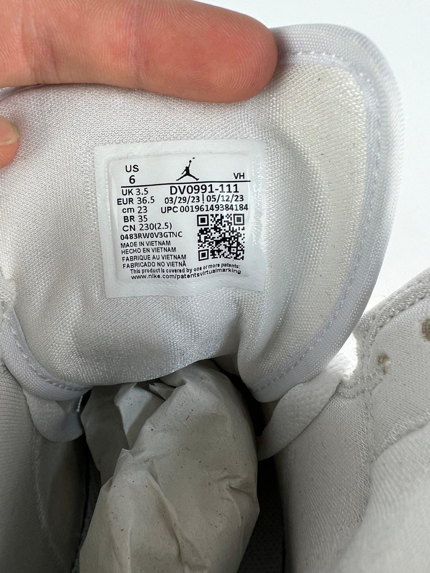 WMNS Air Jordan 1 Mid Triple White