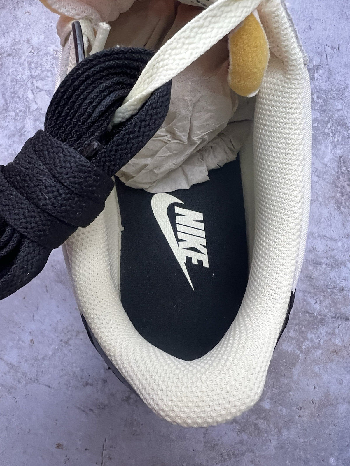 NIKE CORTEZ TXT SIZE UK 8.5 EUR 43 (HM9987 001) UNISEX TRAINERS