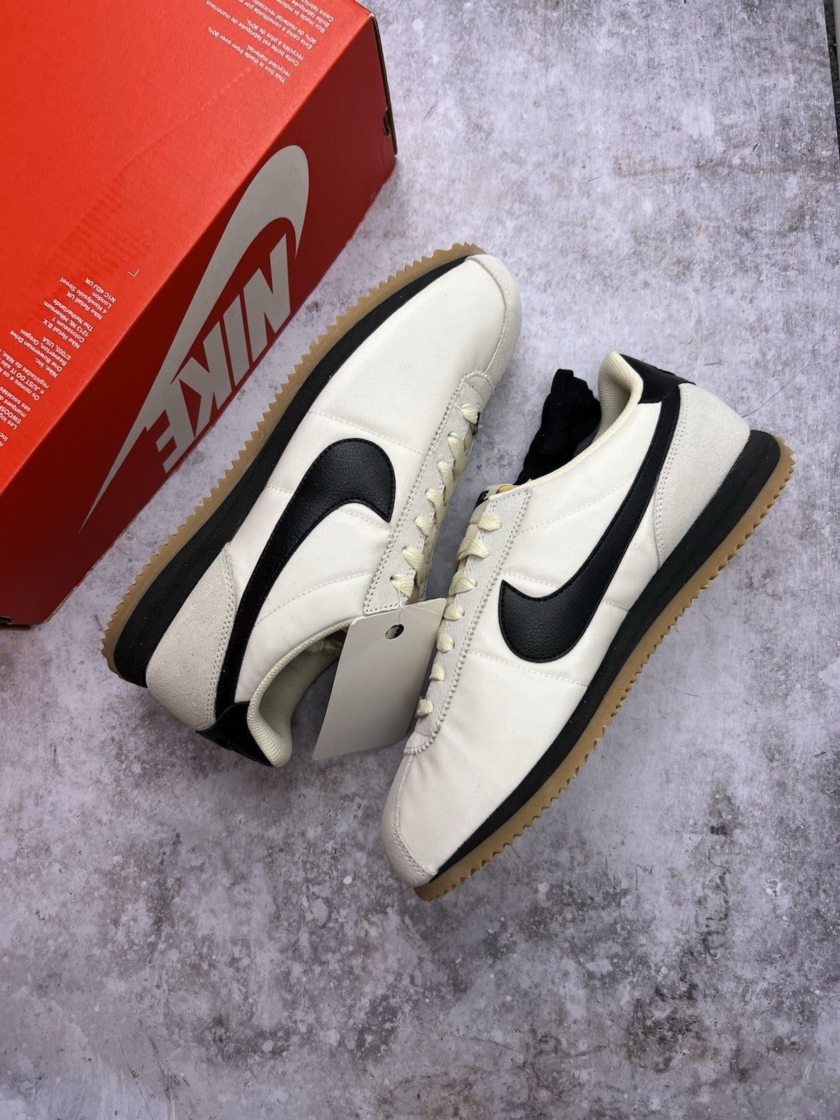 NIKE CORTEZ TXT SIZE UK 8.5 EUR 43 (HM9987 001) UNISEX TRAINERS