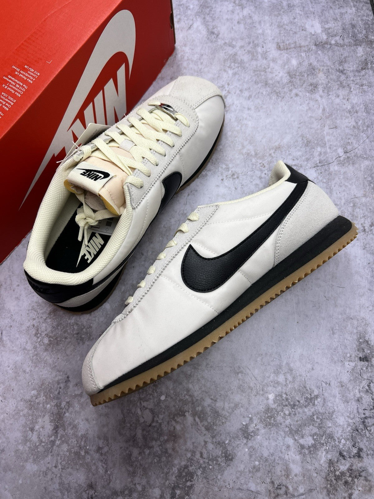 NIKE CORTEZ TXT SIZE UK 8.5 EUR 43 (HM9987 001) UNISEX TRAINERS